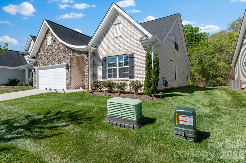 1057 Woodview Ridge Trl, Lewisville, NC 27023
