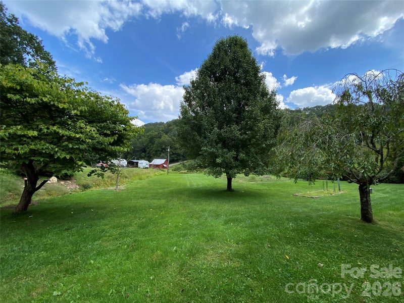 111 Hensley Branch Rd, Burnsville, NC 28714