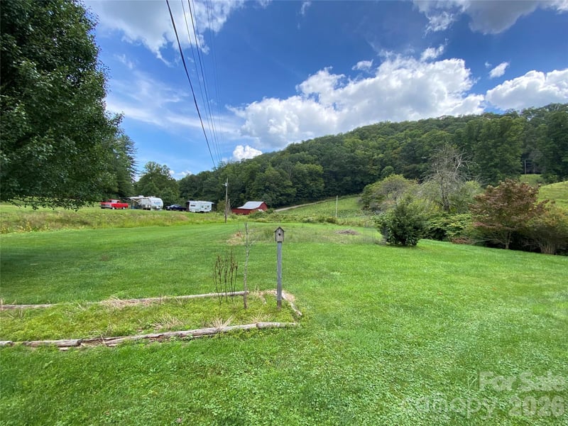 111 Hensley Branch Rd, Burnsville, NC 28714