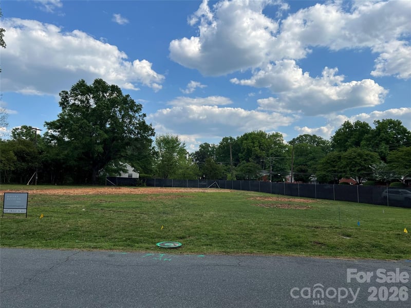 104 Heathwood Rd, Charlotte, NC 28211