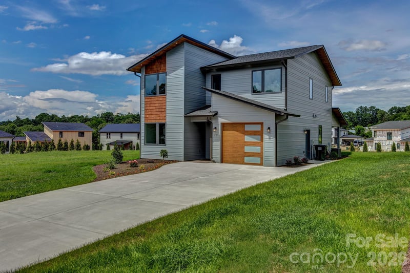 79 Scott Meadows Dr, Asheville, NC 28806