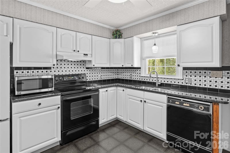 4325 Rosebriar Ln, Winston Salem, NC 27106