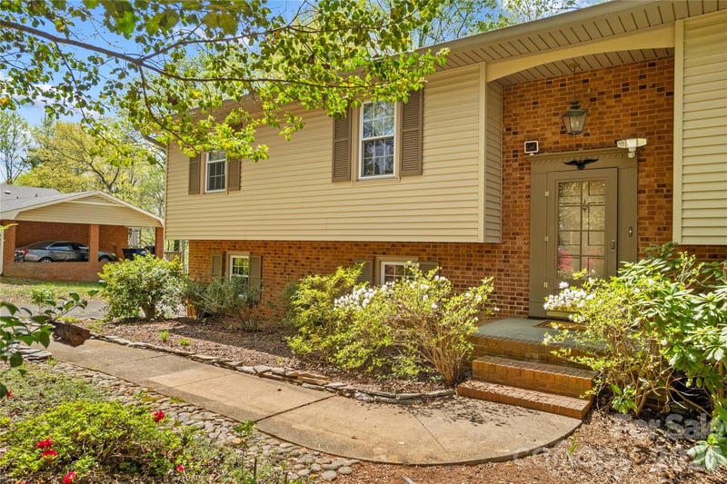 4325 Rosebriar Ln, Winston Salem, NC 27106