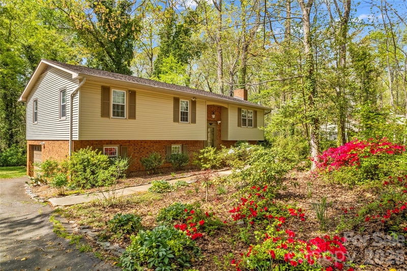 4325 Rosebriar Ln, Winston Salem, NC 27106
