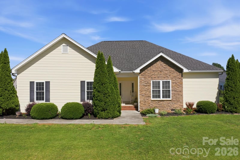 104 Castle Pines Ln, Statesville, NC 28625