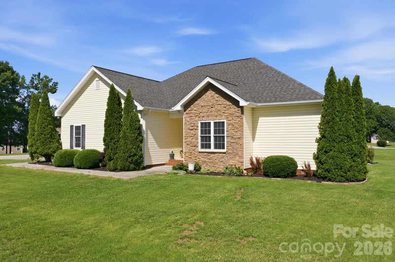 104 Castle Pines Ln, Statesville, NC 28625