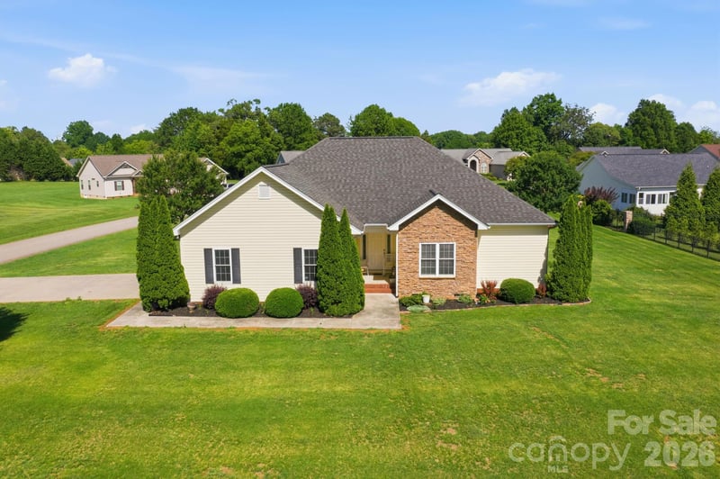 104 Castle Pines Ln, Statesville, NC 28625