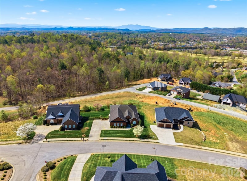 416 Huntington Woods St, Lenoir, NC 28645