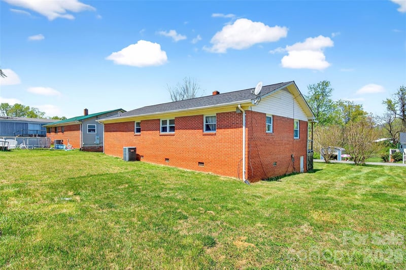 85 Bostic St, Marion, NC 28752