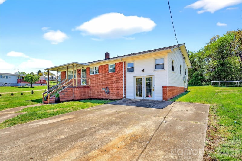 85 Bostic St, Marion, NC 28752