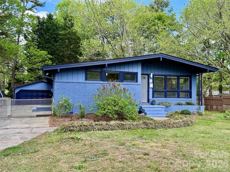 1511 Briarfield Dr, Charlotte, NC 28205