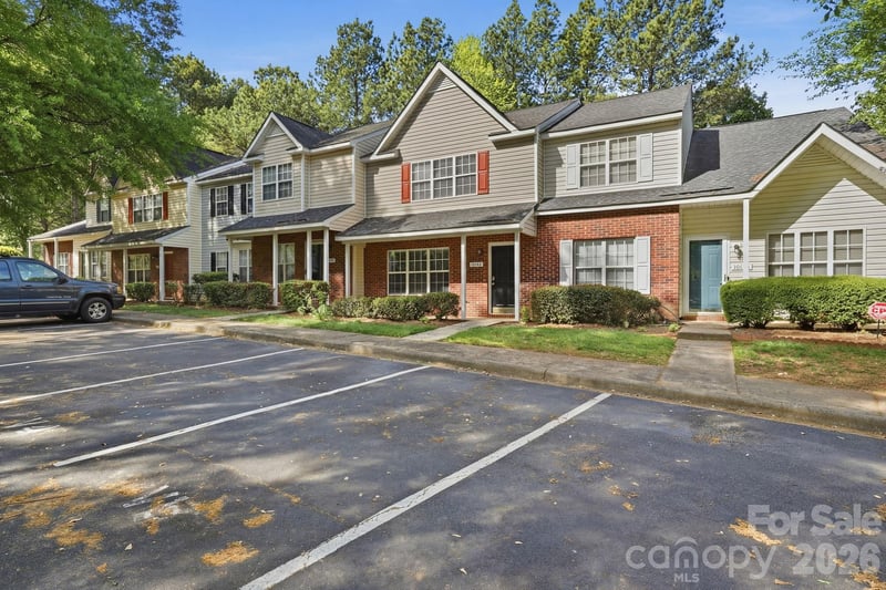 10142 Forest Landing Dr, Charlotte, NC 28213