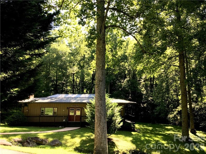 99999 Red Oak Forest Rd, Fairview, NC 28730