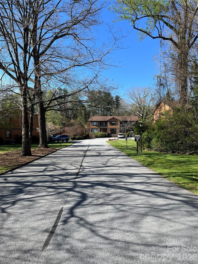 1763 Haywood Manor Rd #D, Hendersonville, NC 28791