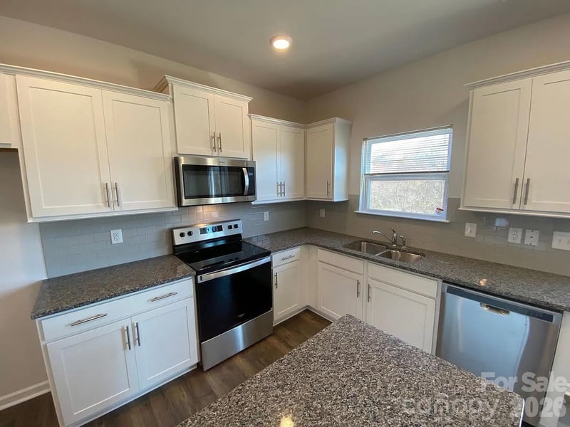 196 Marathon Ln, Candler, NC 28715