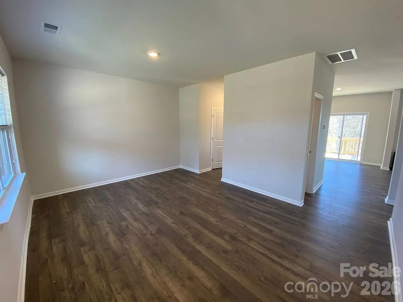 196 Marathon Ln, Candler, NC 28715