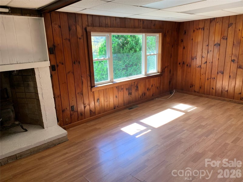 465 Bee Tree Rd, Swannanoa, NC 28778