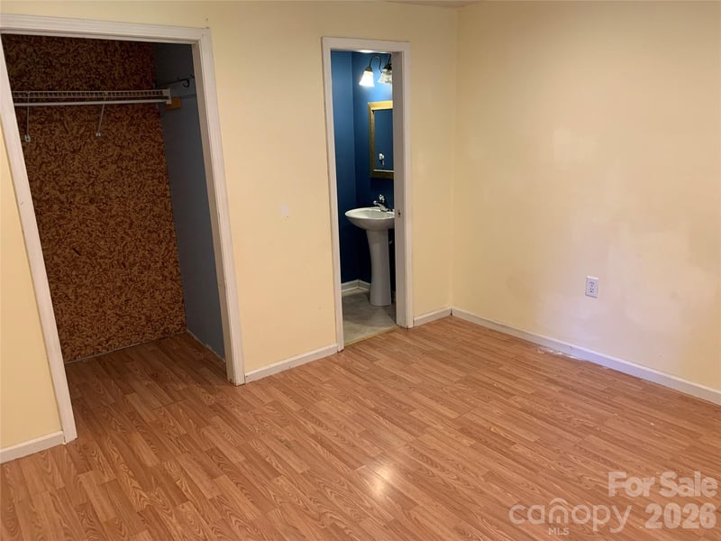 465 Bee Tree Rd, Swannanoa, NC 28778