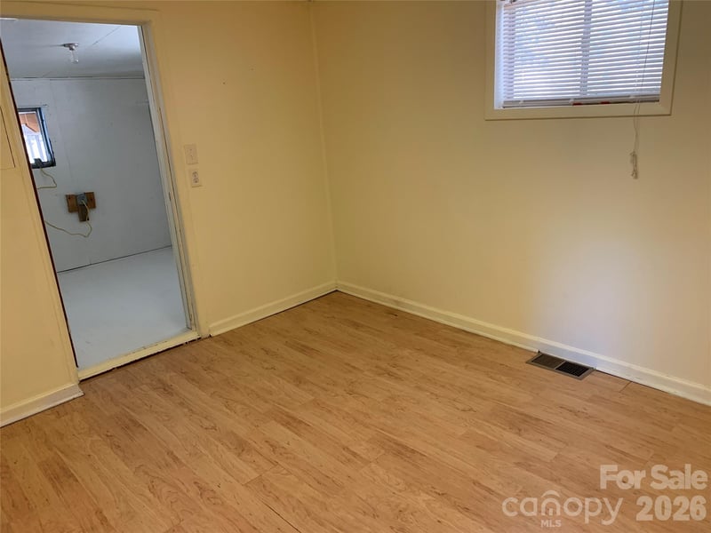 465 Bee Tree Rd, Swannanoa, NC 28778