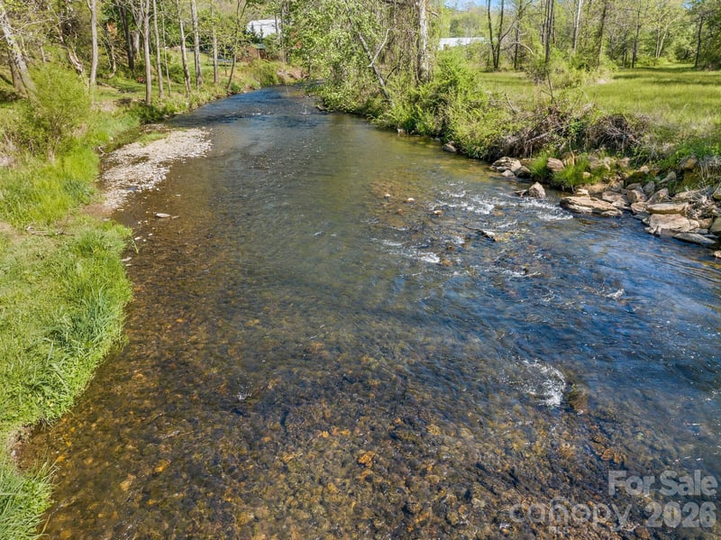 1182 Crabtree Rd, Waynesville, NC 28785