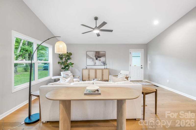 1182 Crabtree Rd, Waynesville, NC 28785
