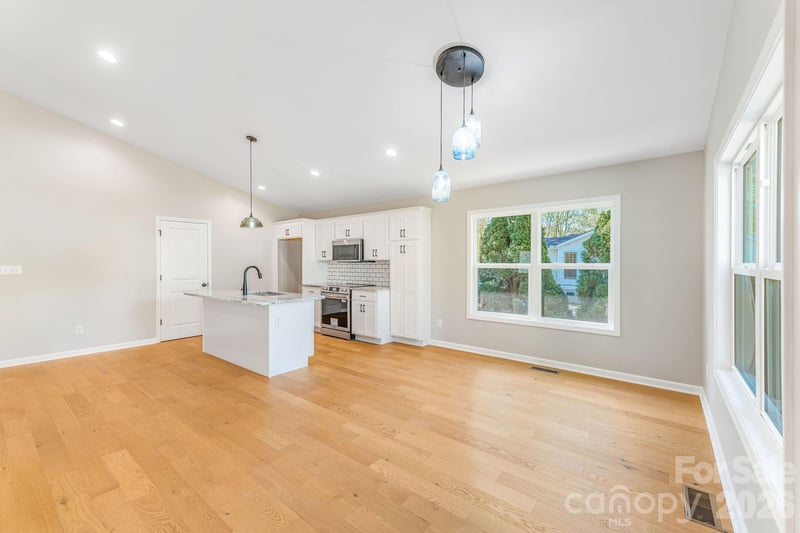 1182 Crabtree Rd, Waynesville, NC 28785