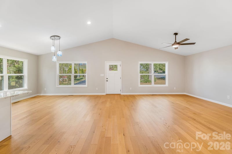 1182 Crabtree Rd, Waynesville, NC 28785