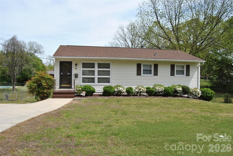 909 Timberlane Dr, Mount Holly, NC 28120