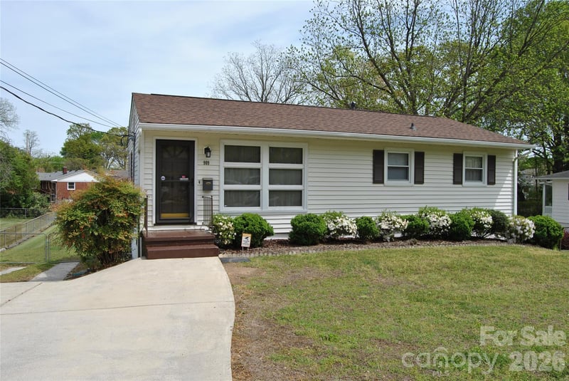 909 Timberlane Dr, Mount Holly, NC 28120