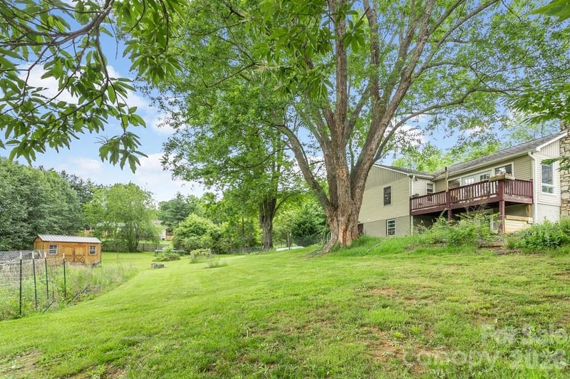 3 Odie Ln, Candler, NC 28715