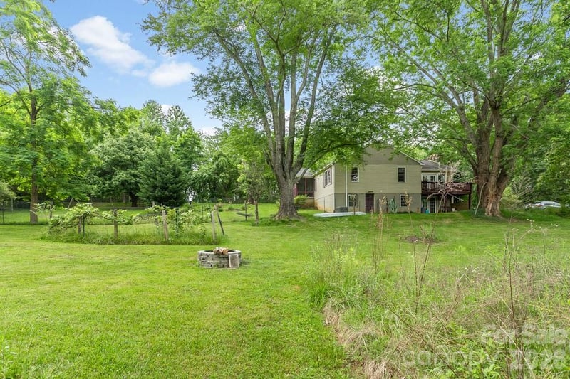 3 Odie Ln, Candler, NC 28715