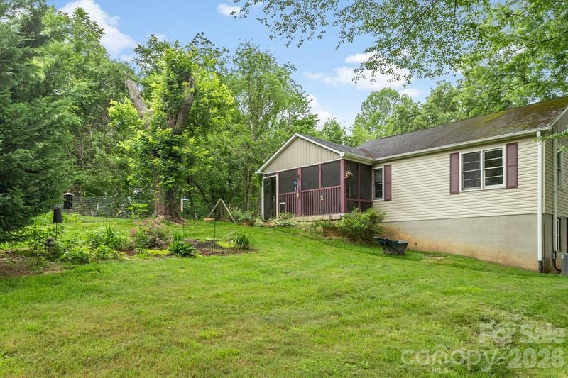3 Odie Ln, Candler, NC 28715