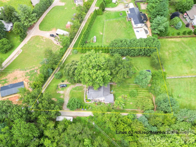 3 Odie Ln, Candler, NC 28715