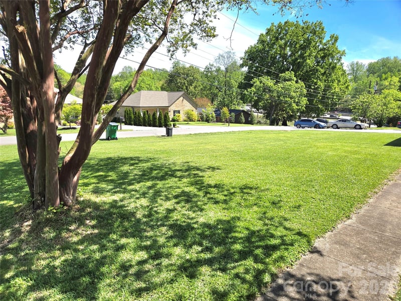 7222 Melody Ln, Charlotte, NC 28214