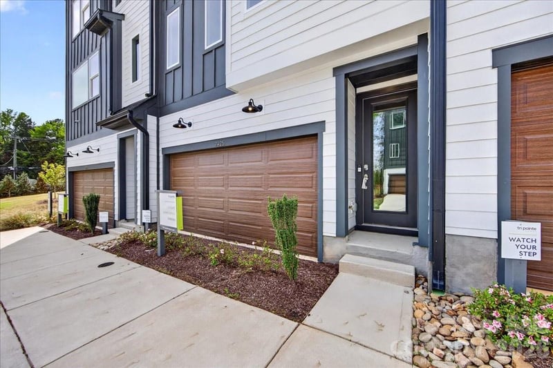 7925 Cedarsmith Ct, Charlotte, NC 28217