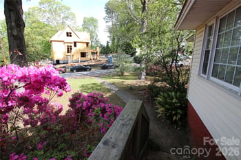 3300 Maywood Dr, Charlotte, NC 28205