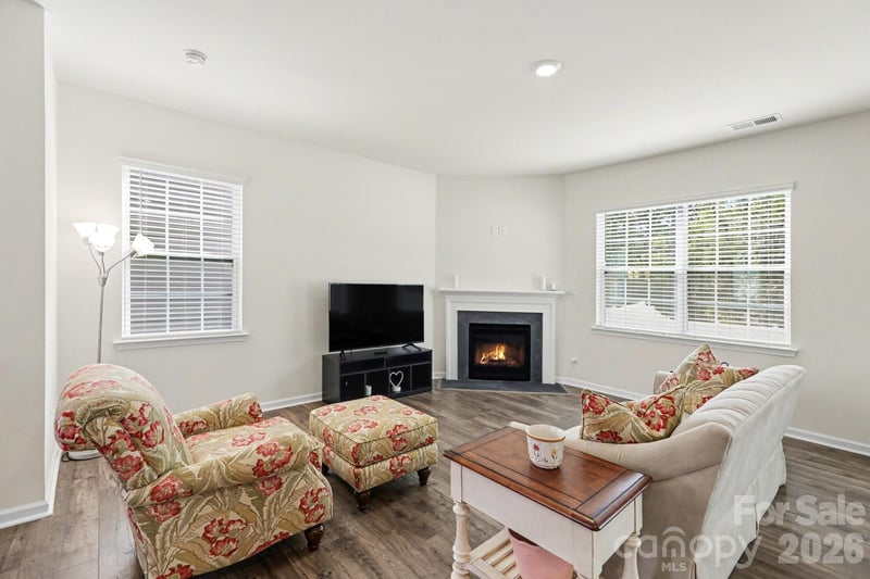 8133 Clairwood Dr, Charlotte, NC 28269