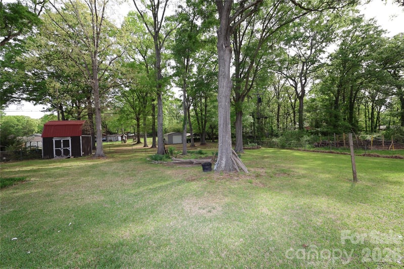 104 Pinetree Dr, Matthews, NC 28104