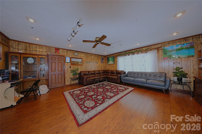 104 Pinetree Dr, Matthews, NC 28104