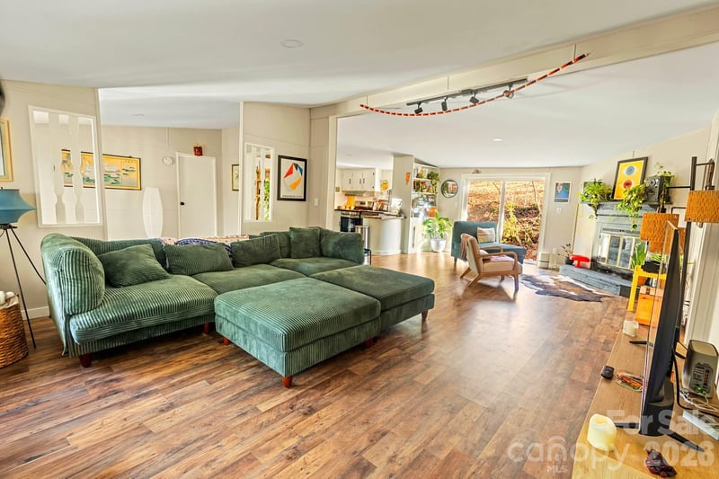 41 Skyland Cir, Woodfin, NC 28804