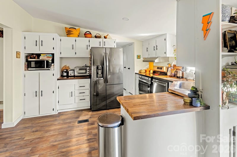 41 Skyland Cir, Woodfin, NC 28804