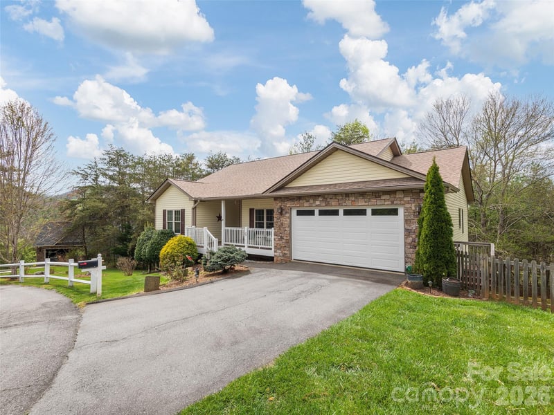 26 Lancaster Ln, Weaverville, NC 28787