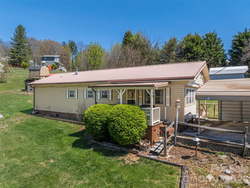 17 Mustang Ln, Waynesville, NC 28786