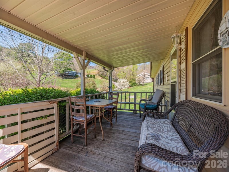17 Mustang Ln, Waynesville, NC 28786
