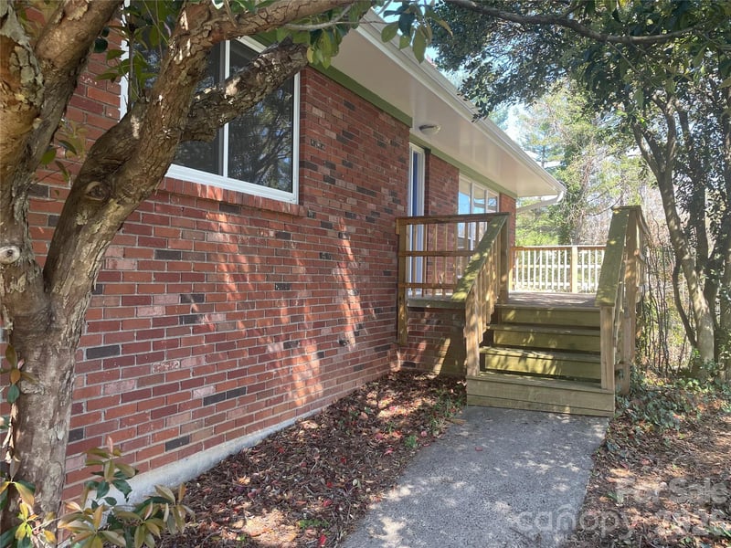 3 Quail Cove Rd, Asheville, NC 28804