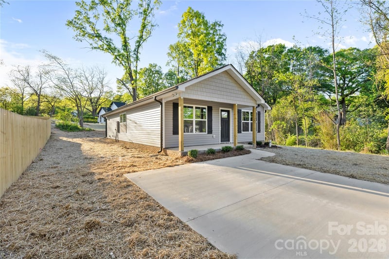1021 E 10th St, Kannapolis, NC 28083