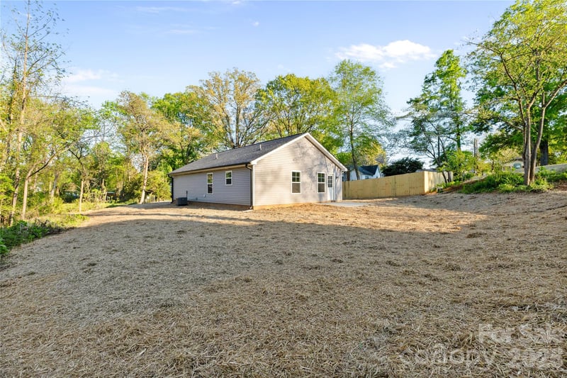 1021 E 10th St, Kannapolis, NC 28083