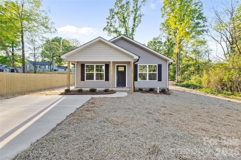 1021 E 10th St, Kannapolis, NC 28083