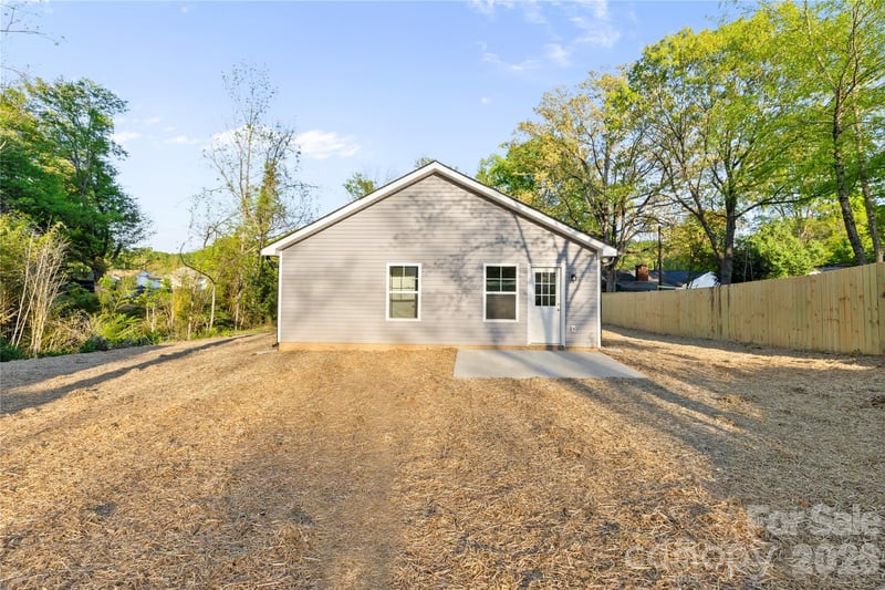 1021 E 10th St, Kannapolis, NC 28083