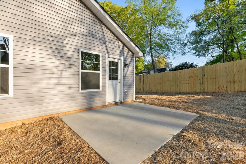 1021 E 10th St, Kannapolis, NC 28083